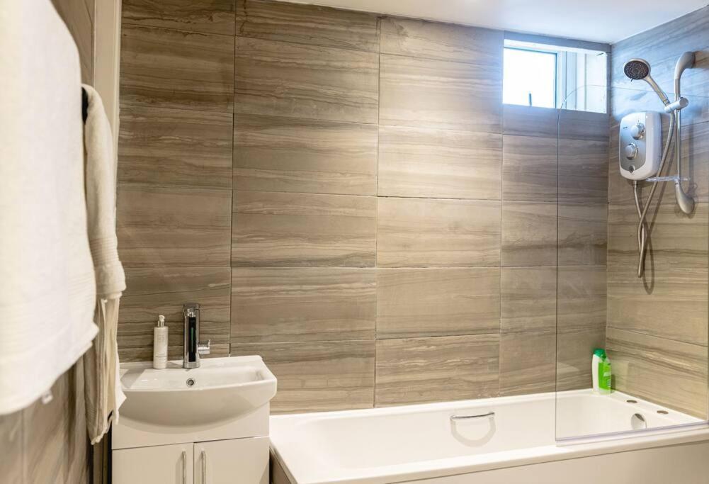 2 Bed With Free Parking Londres Exterior foto